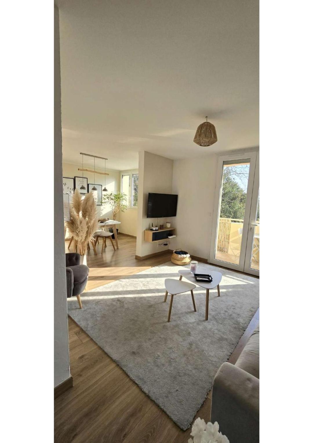 Appartement Superbe T3 Cosy, Parking Gratuit + Balcon à Riom Extérieur photo